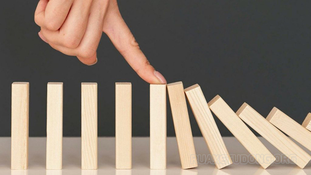Hiệu ứng domino là gì? 3 quy tắc áp dụng hiệu ứng trong cuộc sống