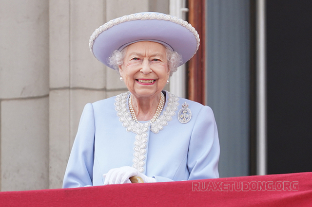 Nữ hoàng Elizabeth II là ai?