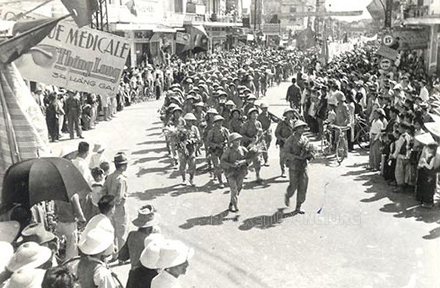 Quân đội Việt Nam tiến vào tiếp quản Thủ đô